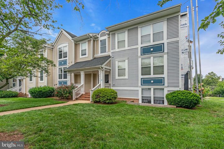 Property Photo:  20593 Cornstalk Terrace 101  VA 20147 