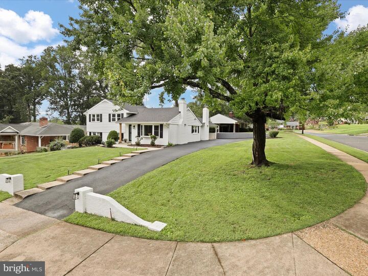 Property Photo: 7900 Gosport Lane VA 22151