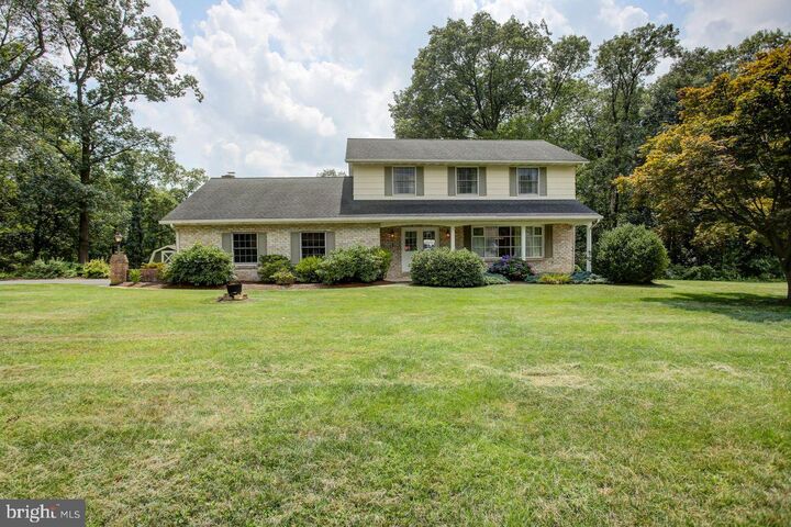 Property Photo: 1734 Blakewood Drive PA 17201