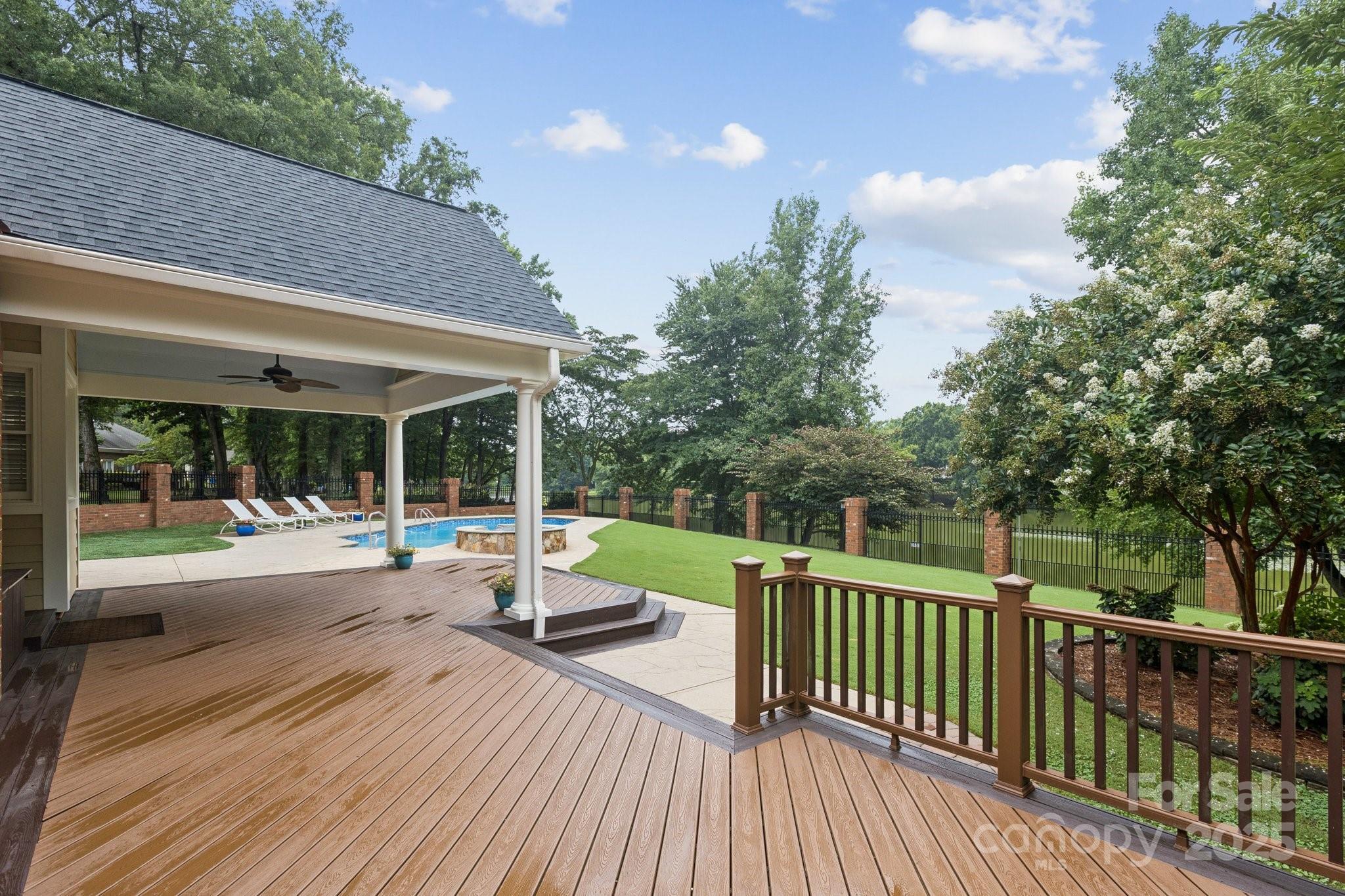 Property Photo: 6331 Dovefield Road NC 28277