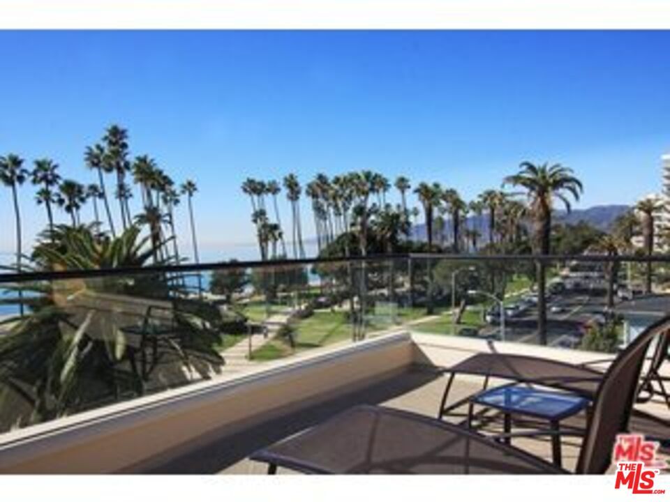 Property Photo: 701 Ocean Ave CA 90402