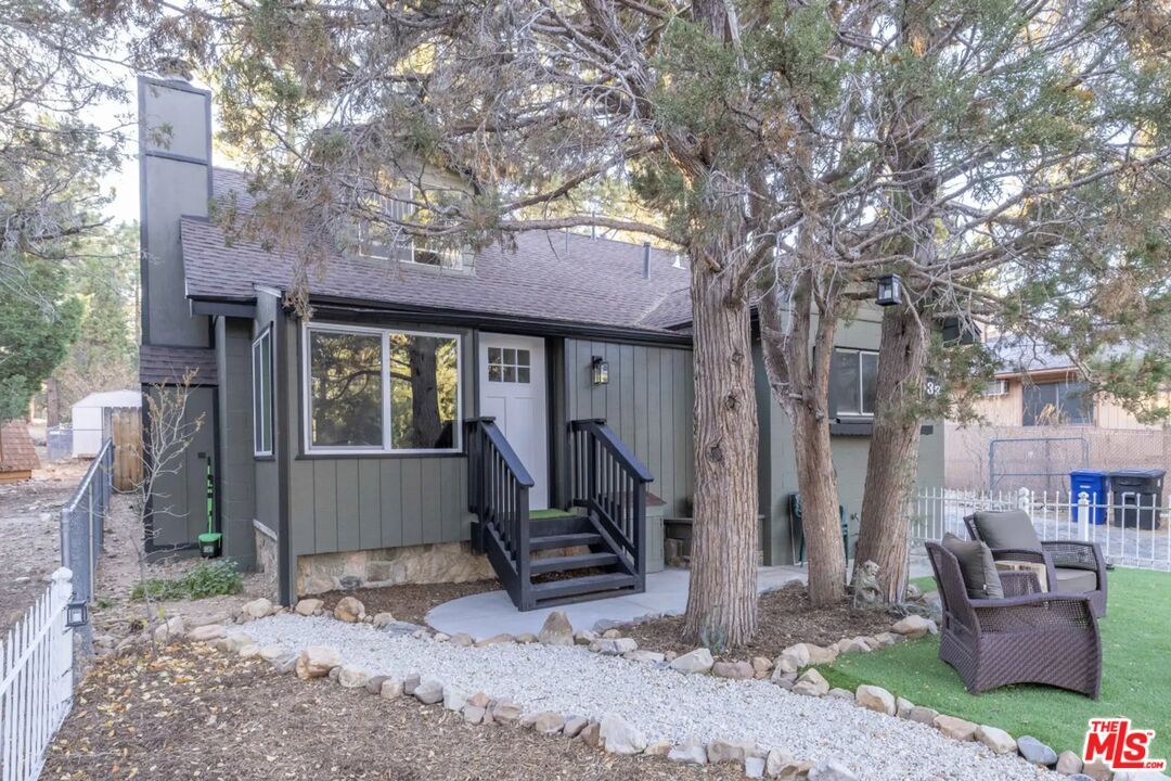 Property Photo: 333 Downey Dr CA 92314
