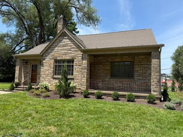 Property Photo: 1119 Abbey Place OH 43701