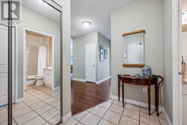 Property Photo:  60 Wyndham Street South 206  ON N1E 7H7 