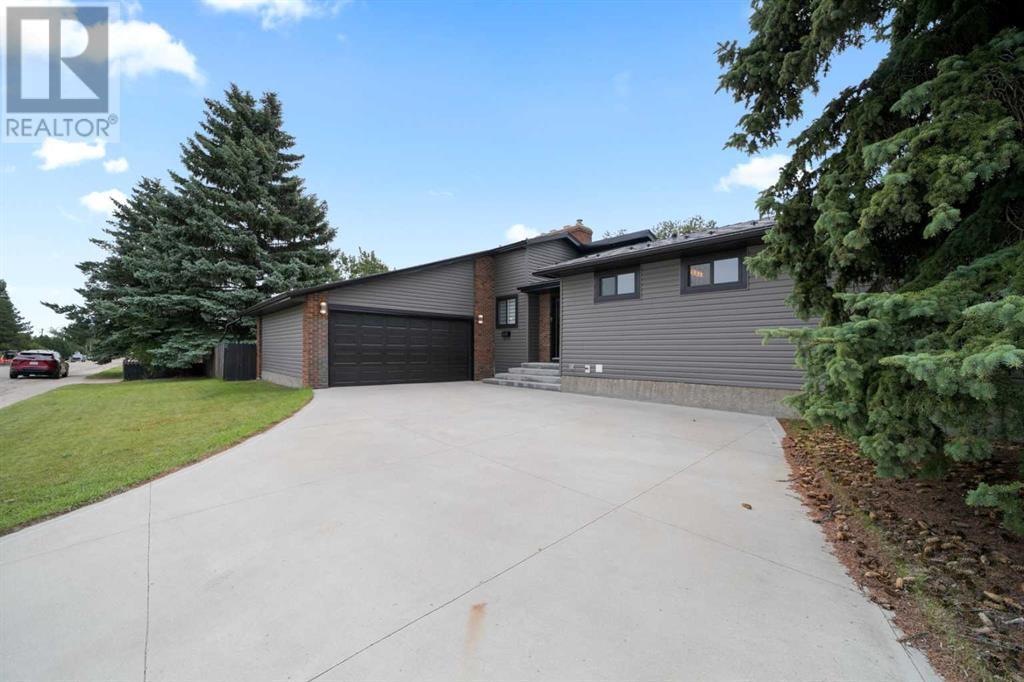 Property Photo: 6407 43 Avenue AB T4V 3M9