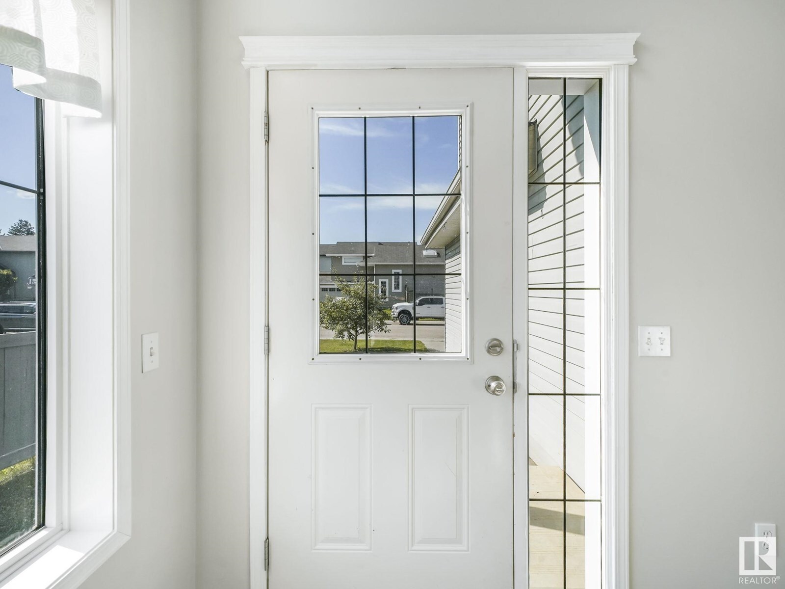 Property Photo: 7804 5 Av SW AB T6X 0A1
