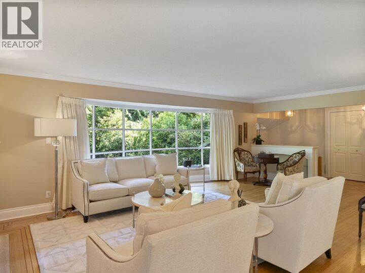 Photo de la propriété:  475 Southborough Drive  BC V7S 1M4 
