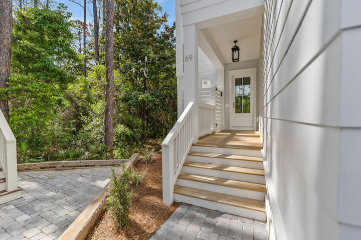 Property Photo: 69 N Silver Maple Drive FL 32461