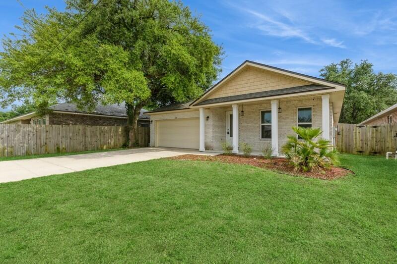 Property Photo: 26 10th Avenue FL 32579