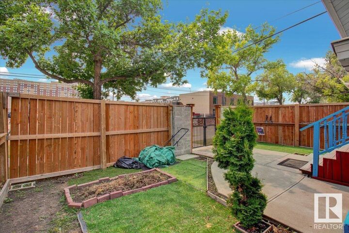 Property Photo:  11010 106 Avenue NW  AB T5H 0R3 