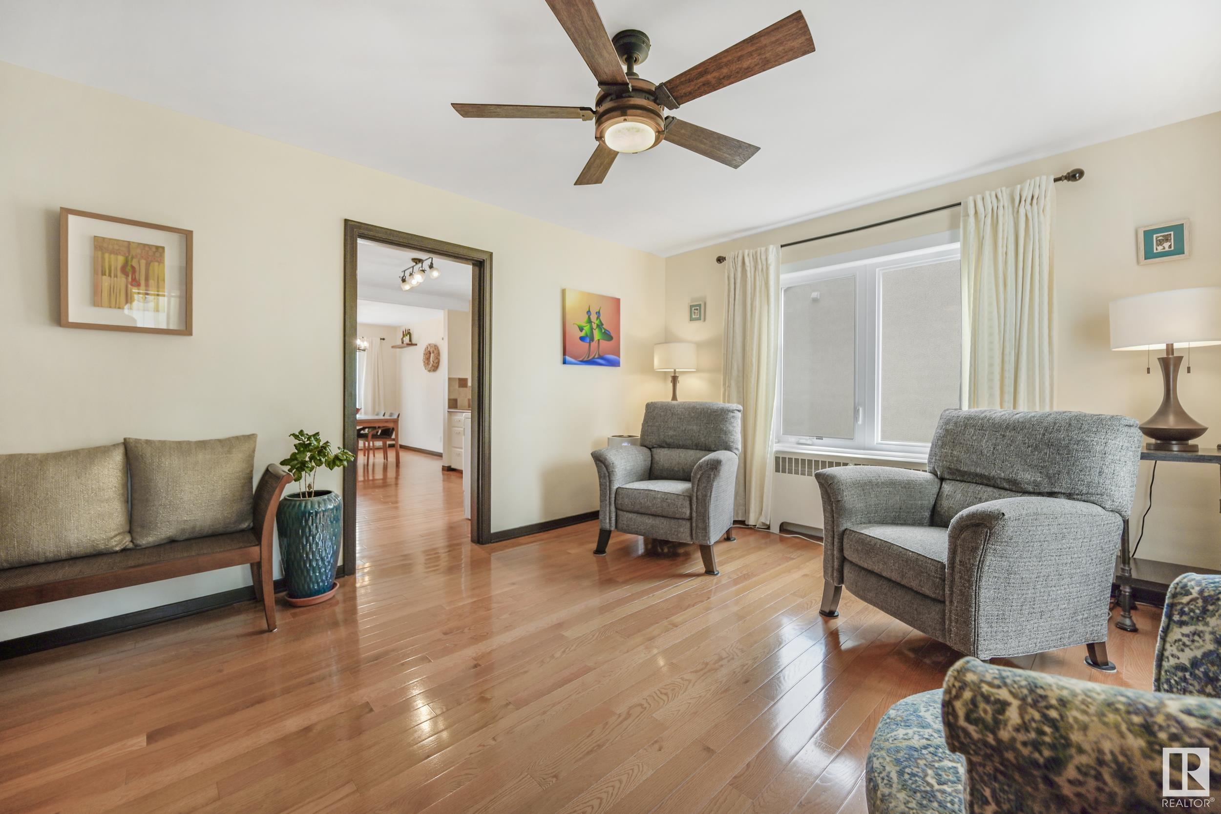 Photo de la propriété: 10981 130 Street NW AB T5M 0Z6