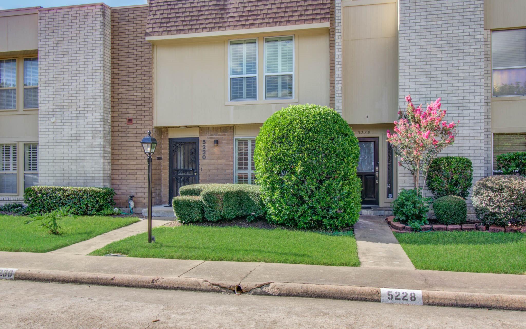 Property Photo: 5230 Woodlawn Place 11 TX 77401