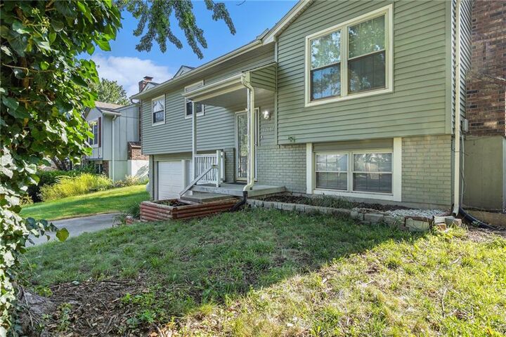 Property Photo:  12617 S Locust Street  KS 66062 