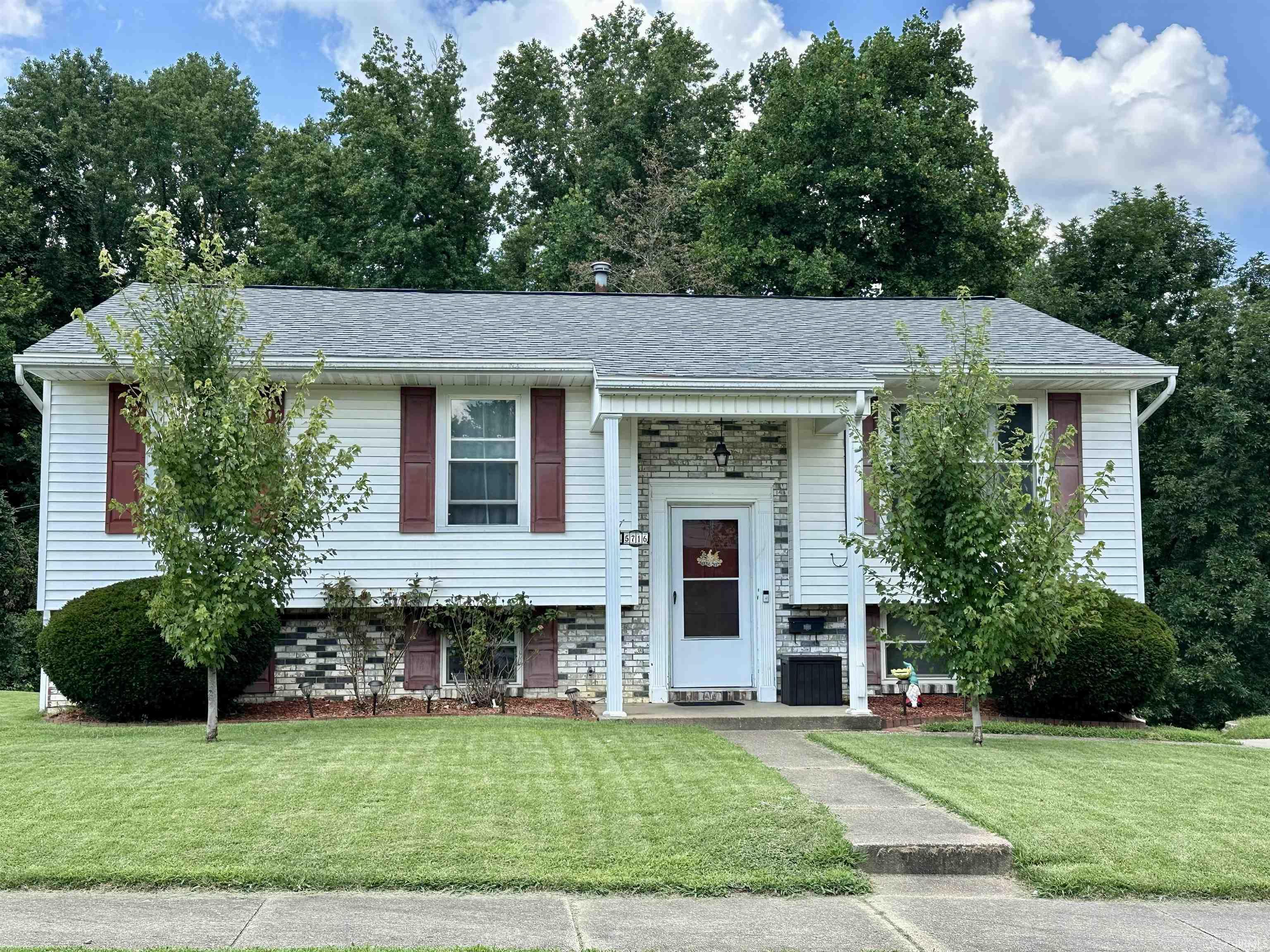 Property Photo: 5716 Berry Lane IN 47710