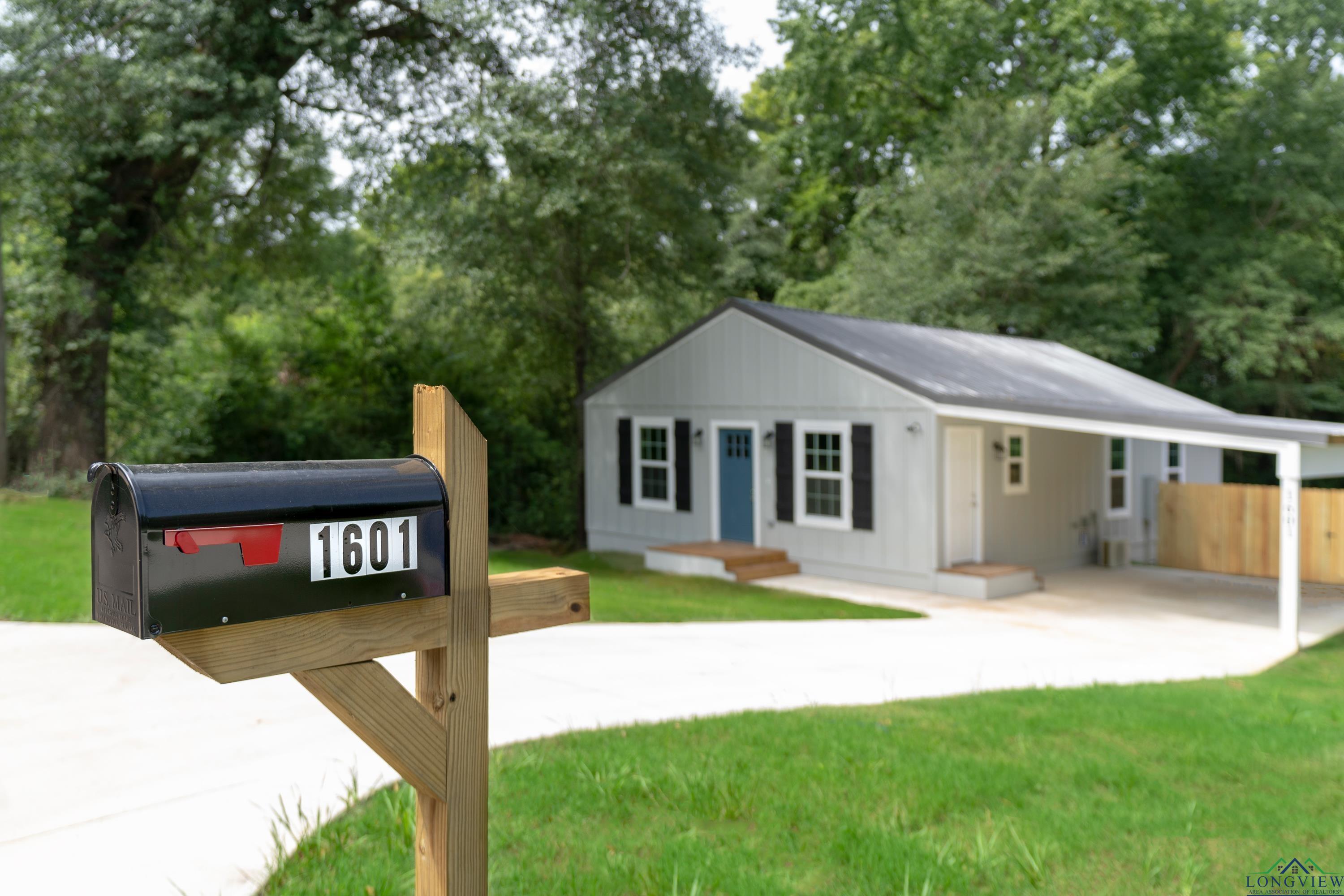 Property Photo:  1601 Ray  TX 75602 