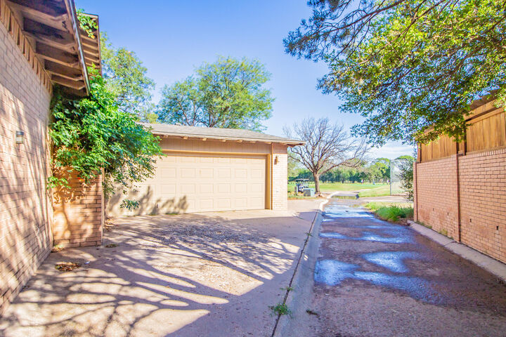 Property Photo: 9102 Vicksburg Avenue 10 TX 79424