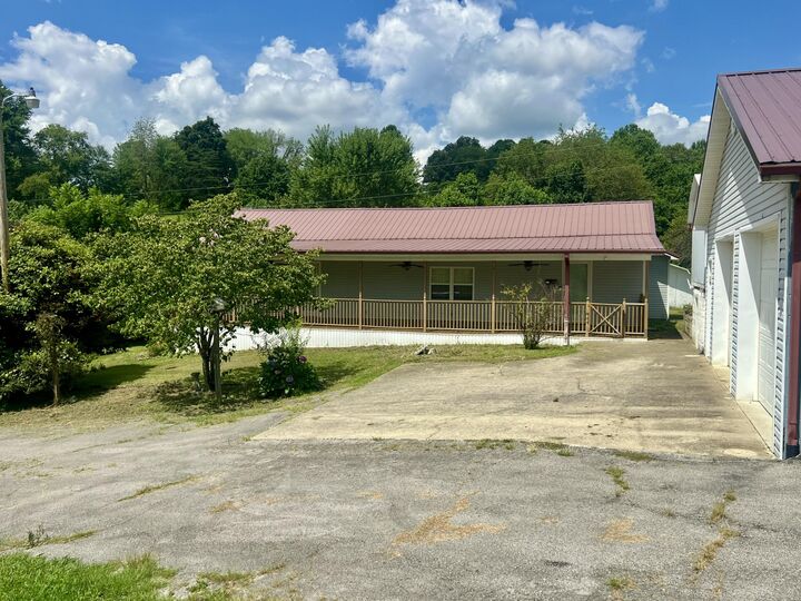 Property Photo:  692 552 Road  KY 40737 