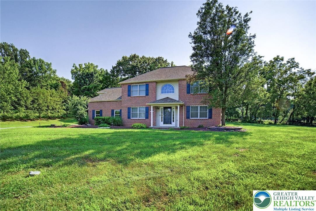 Property Photo:  5209 Homestead Circle  PA 18049