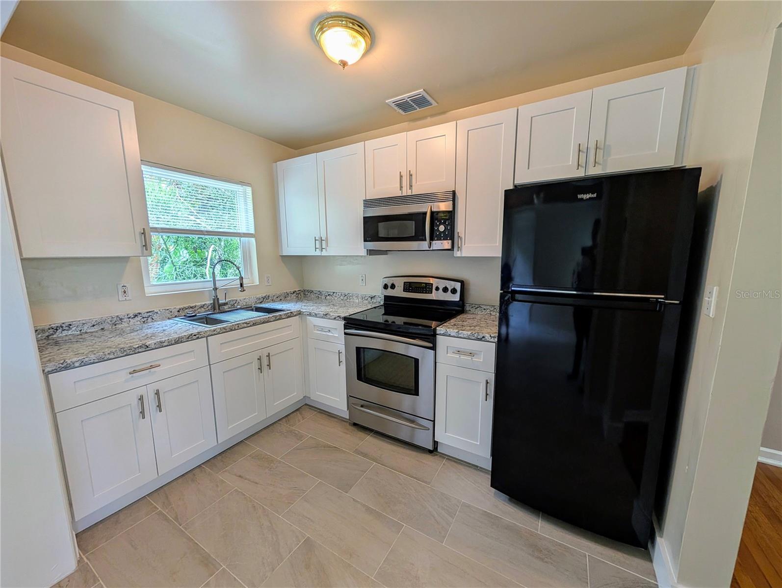 Property Photo:  663 Hempstead Avenue  FL 32803 