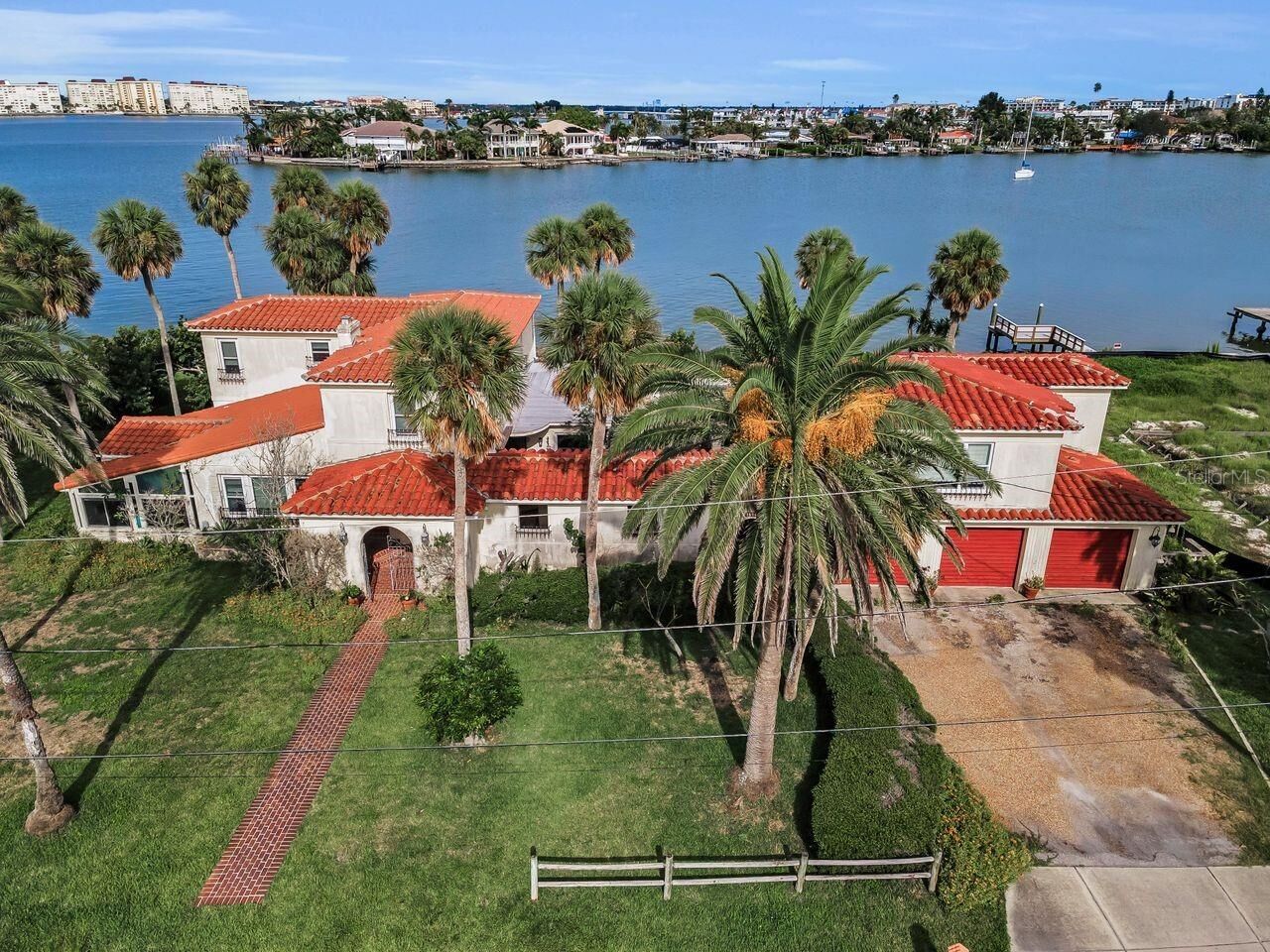 Property Photo: 15801 Redington Drive FL 33708