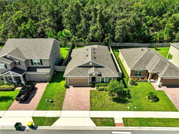 Property Photo: 515 Darshire Avenue FL 32736