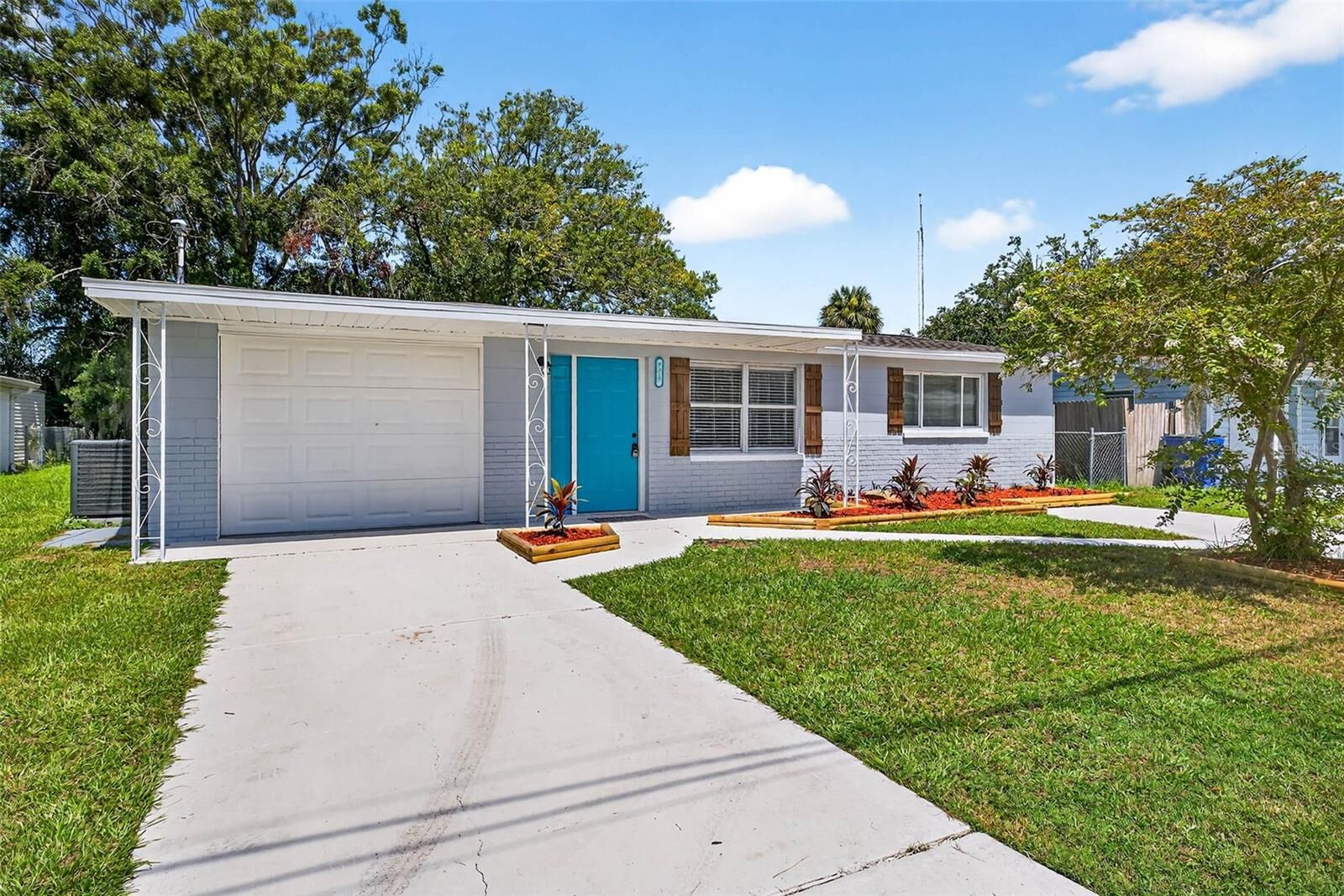 Property Photo:  9217 Pegasus Avenue  FL 34668 