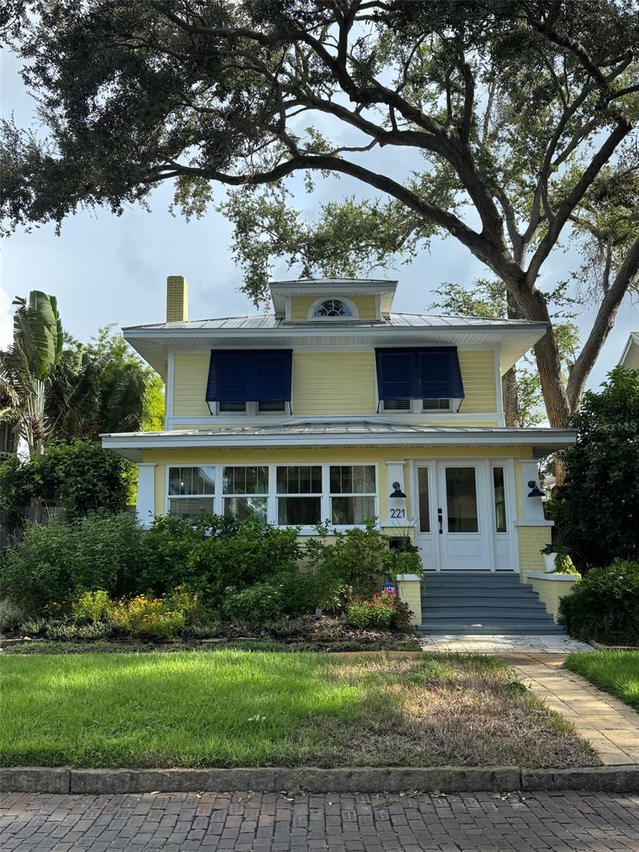 Property Photo:  221 13th Avenue NE  FL 33701 
