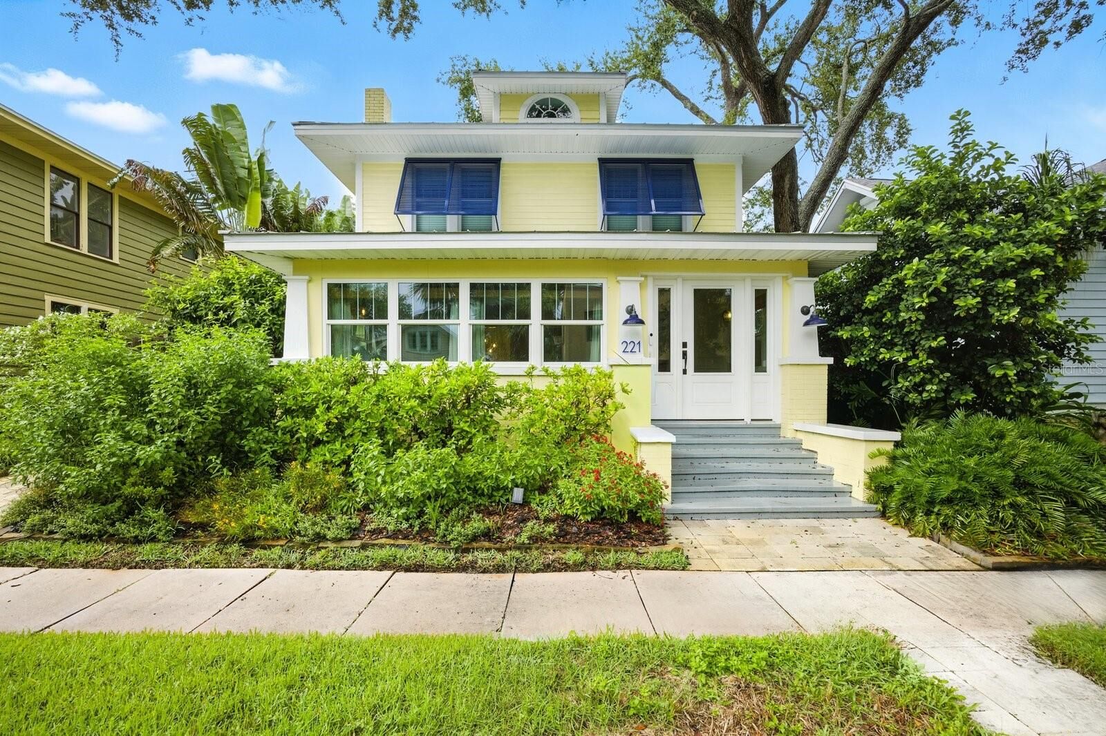 Property Photo:  221 13th Avenue NE  FL 33701 