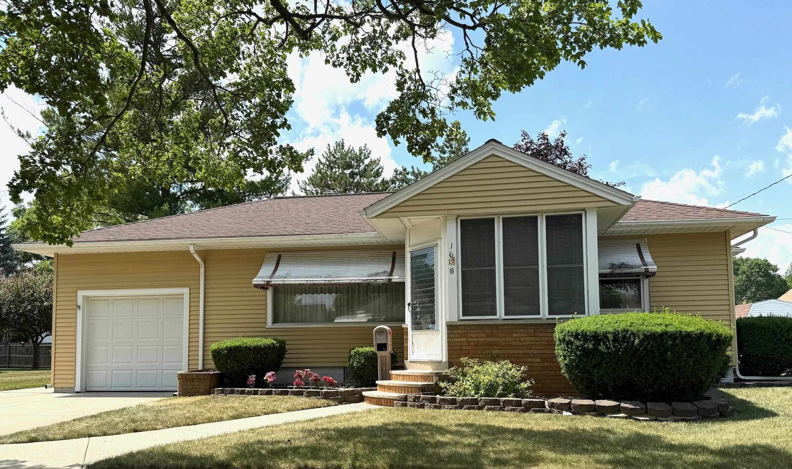 Property Photo: 1618 S Jackson Street MI 48708