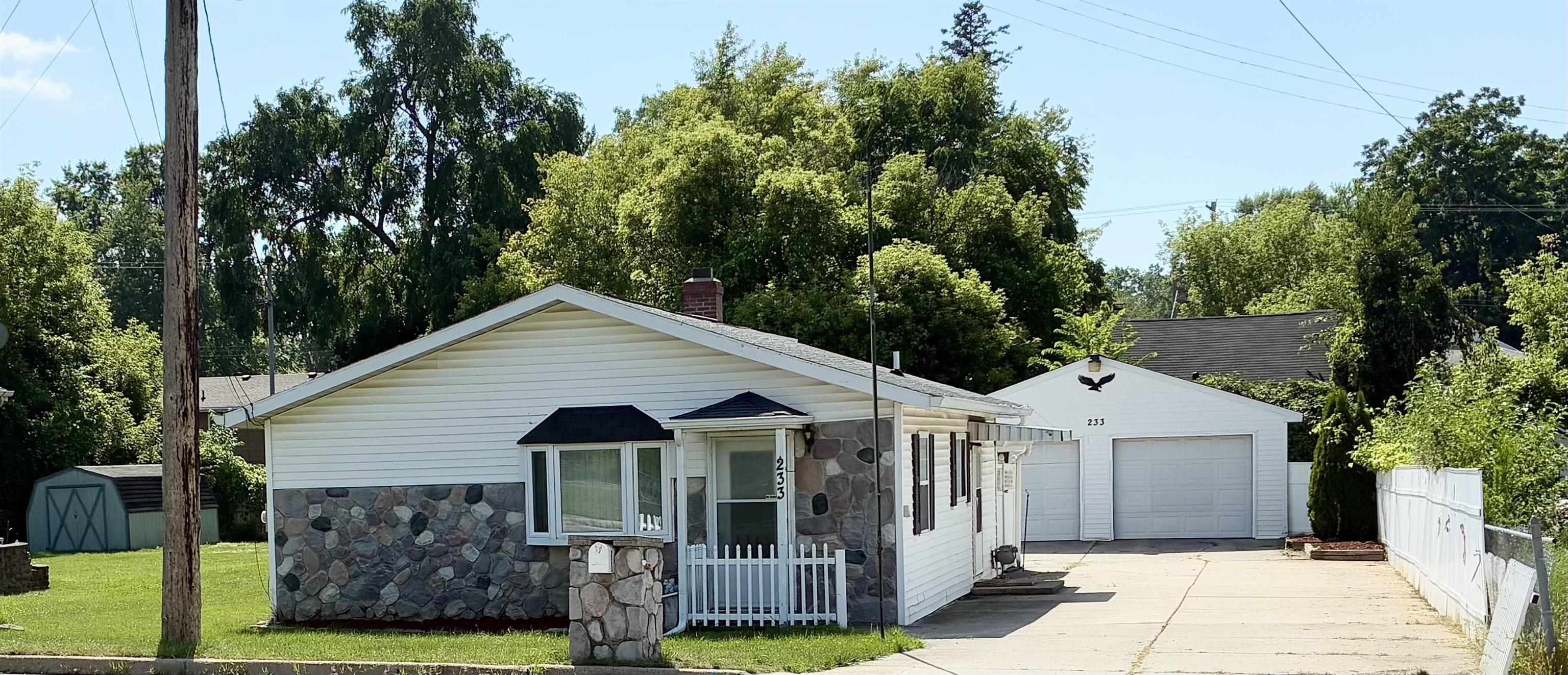 Property Photo: 233 N Rosemary Street MI 48917
