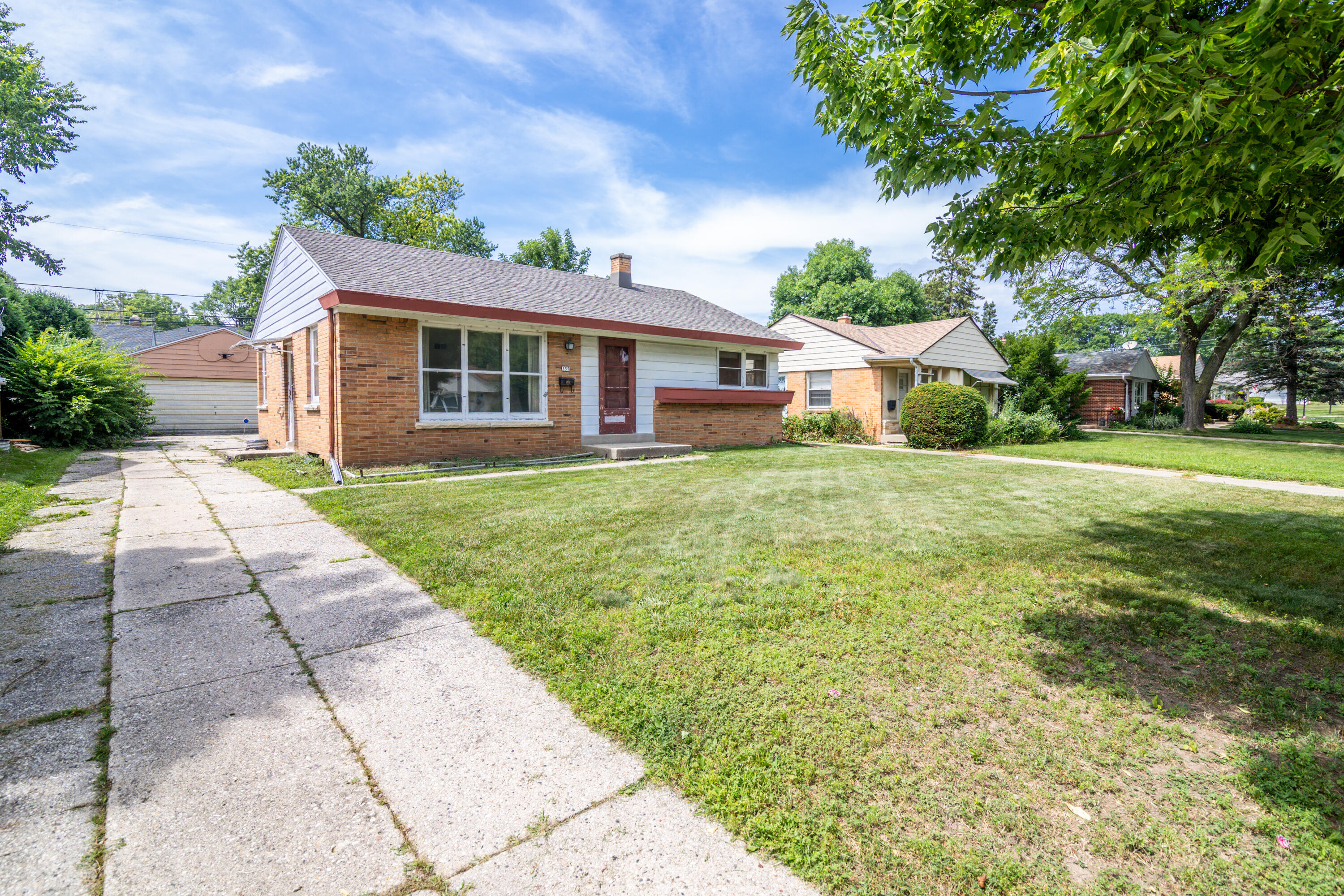 Property Photo: 555 Robertson St WI 53213