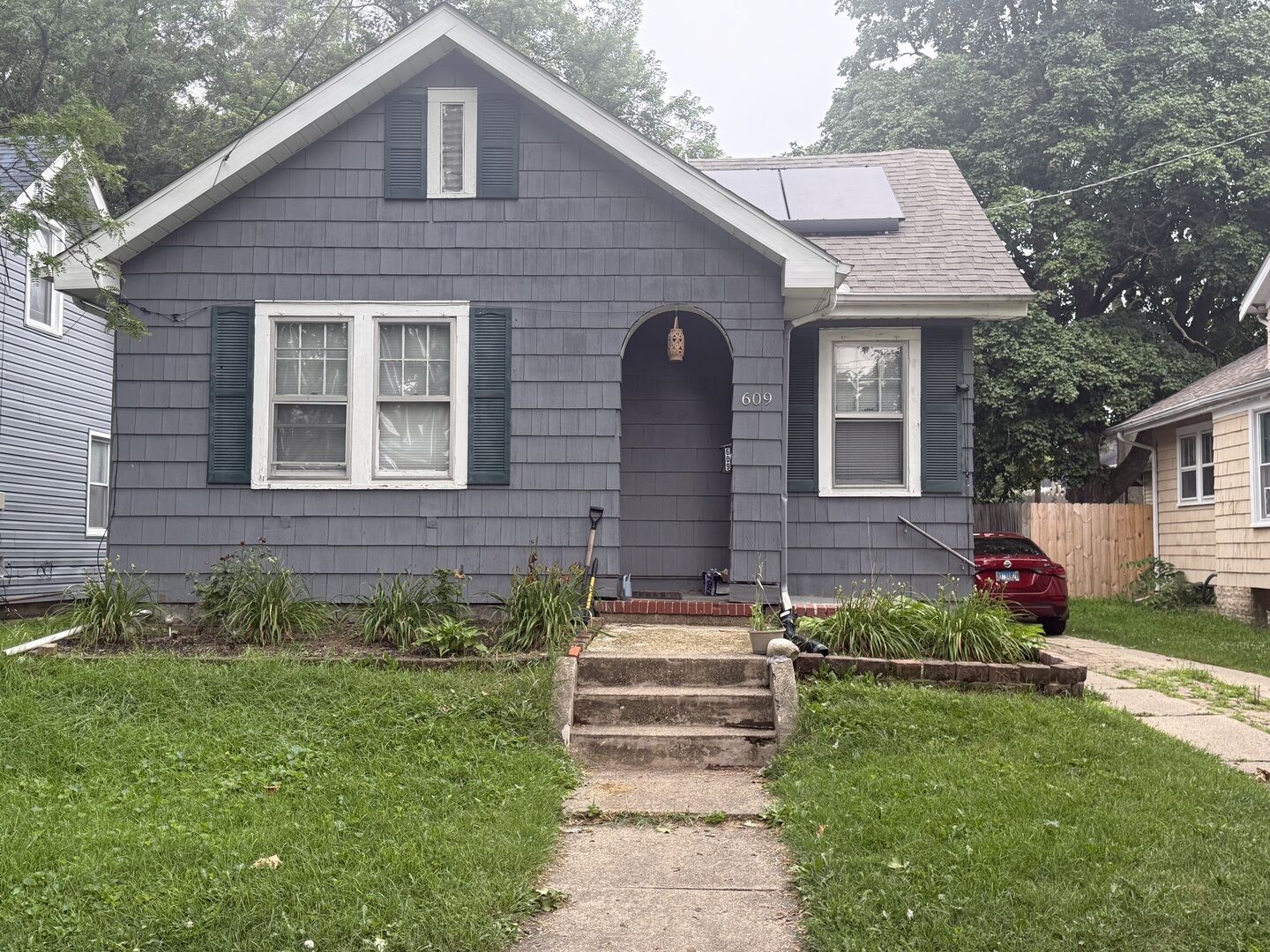Property Photo: 609 S Union Street IL 60505