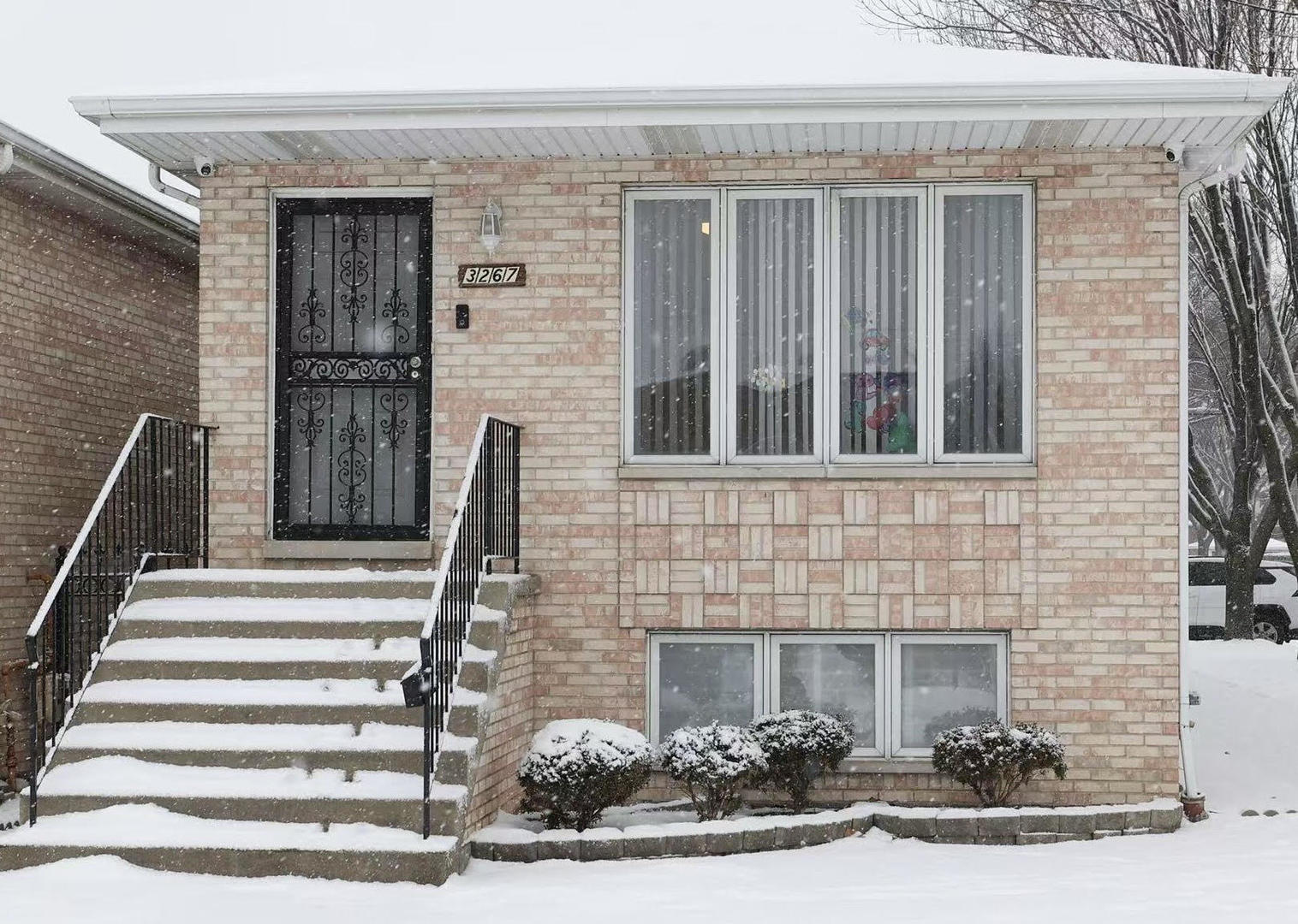 Property Photo:  3267 S Hamilton Avenue  IL 60608 