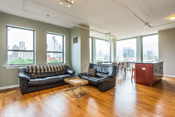 Property Photo:  437 W Division Street 610  IL 60610 