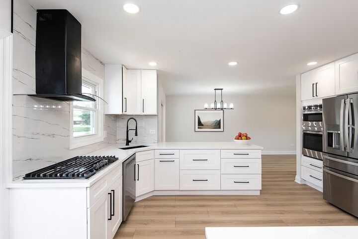 Property Photo:  1028 Aspen Court  IL 60047 