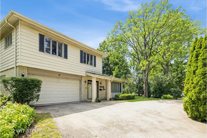 Property Photo:  75 Eastwood Drive  IL 60015 