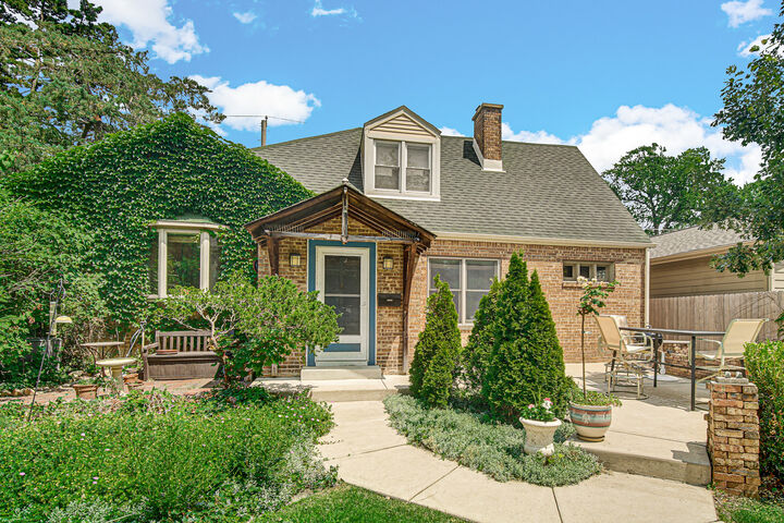 Property Photo: 10521 S Bell Avenue IL 60643