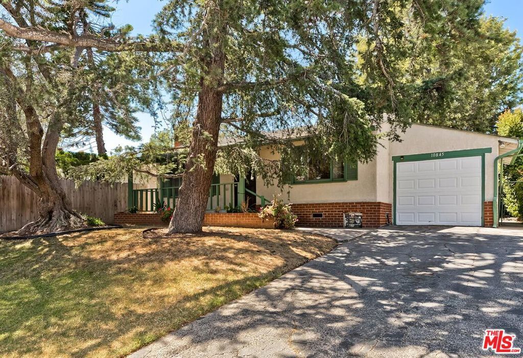 Property Photo:  10845 Woodbine Street  CA 90034 