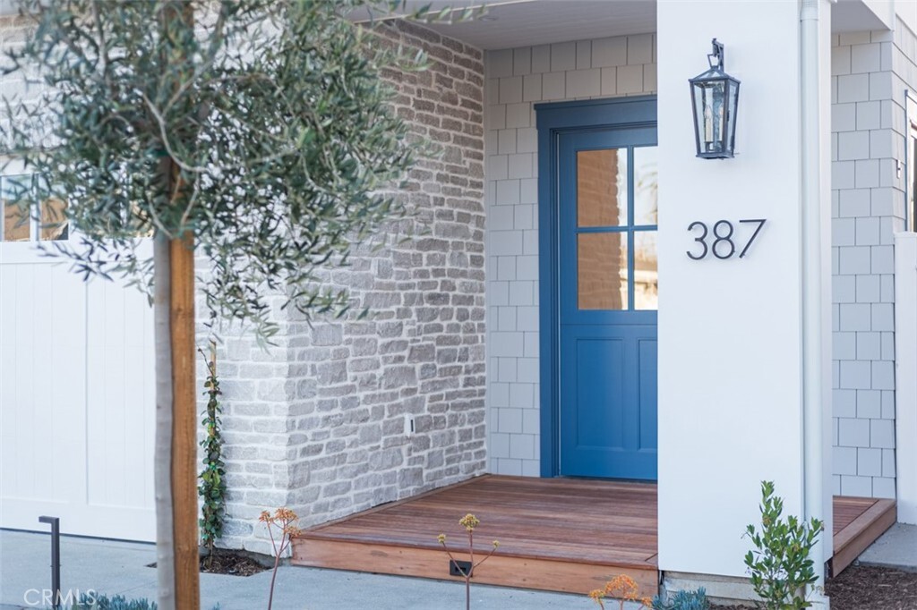387 La Perle Place  Costa Mesa CA 92627 photo