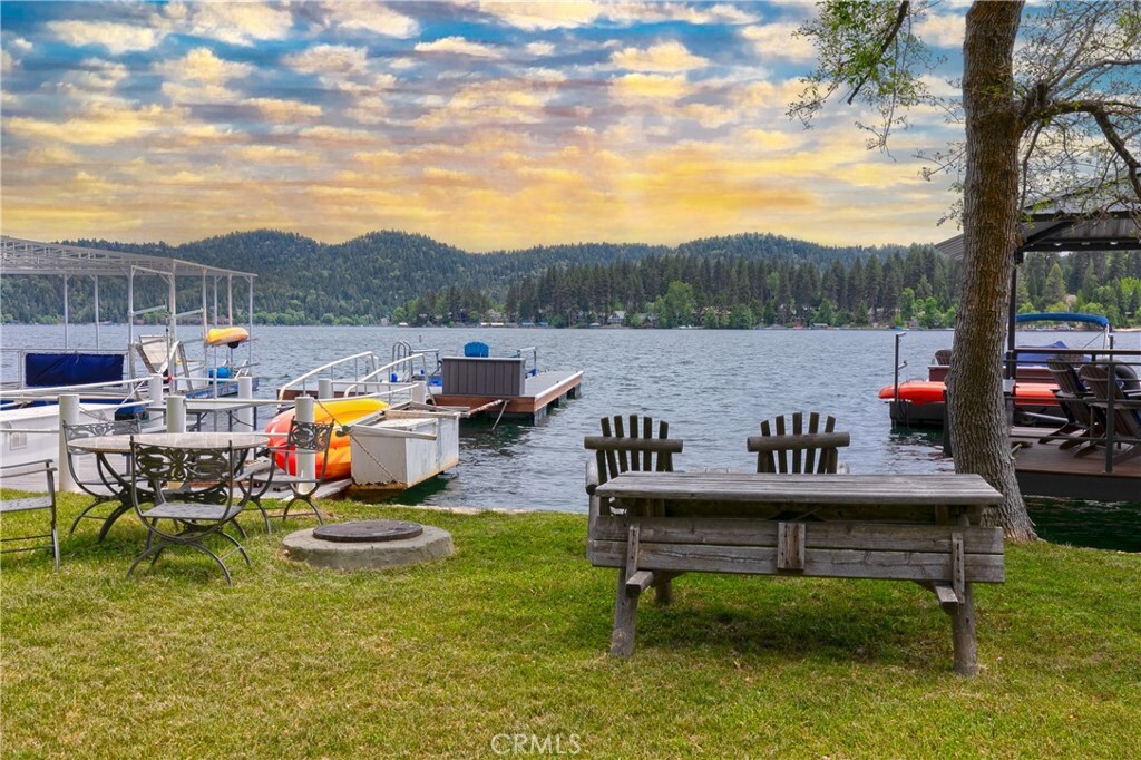 Property Photo: 427 427A CA 92352