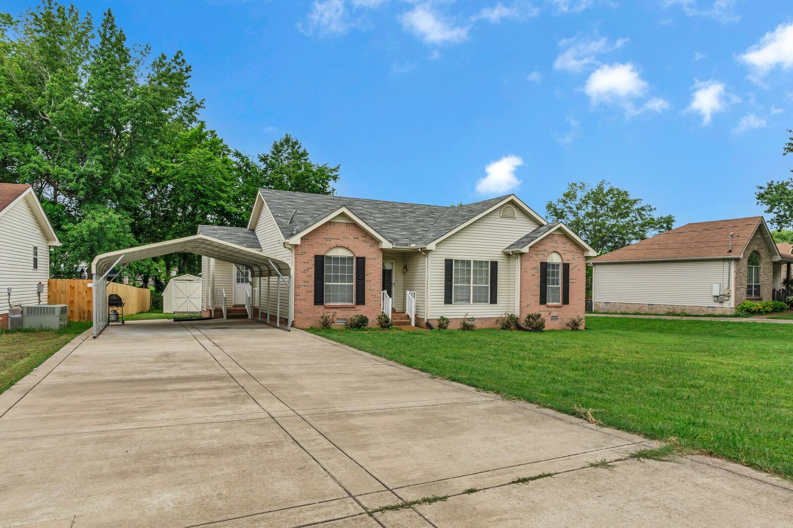 Property Photo:  110 Sycamore Dr  TN 37188 