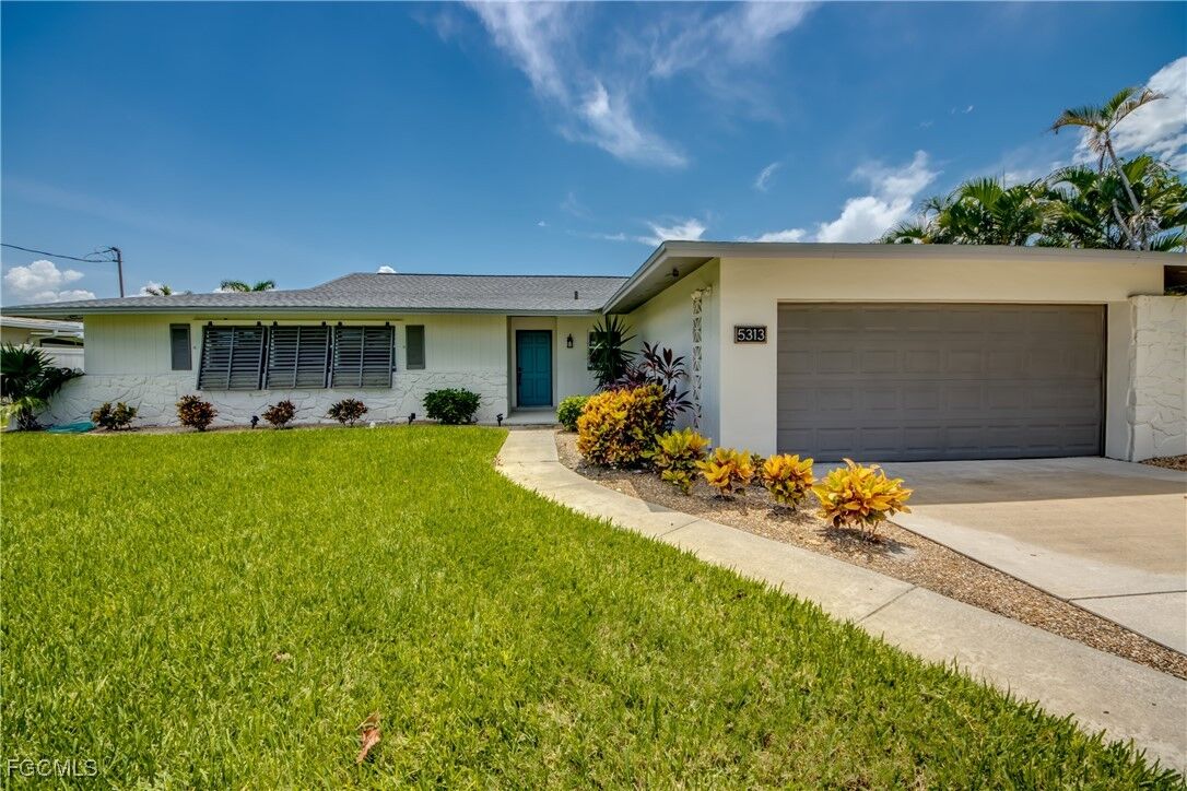 Property Photo:  5313 Cocoa Court  FL 33904 