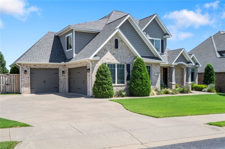Property Photo: 401 Trailwood Circle AR 72719