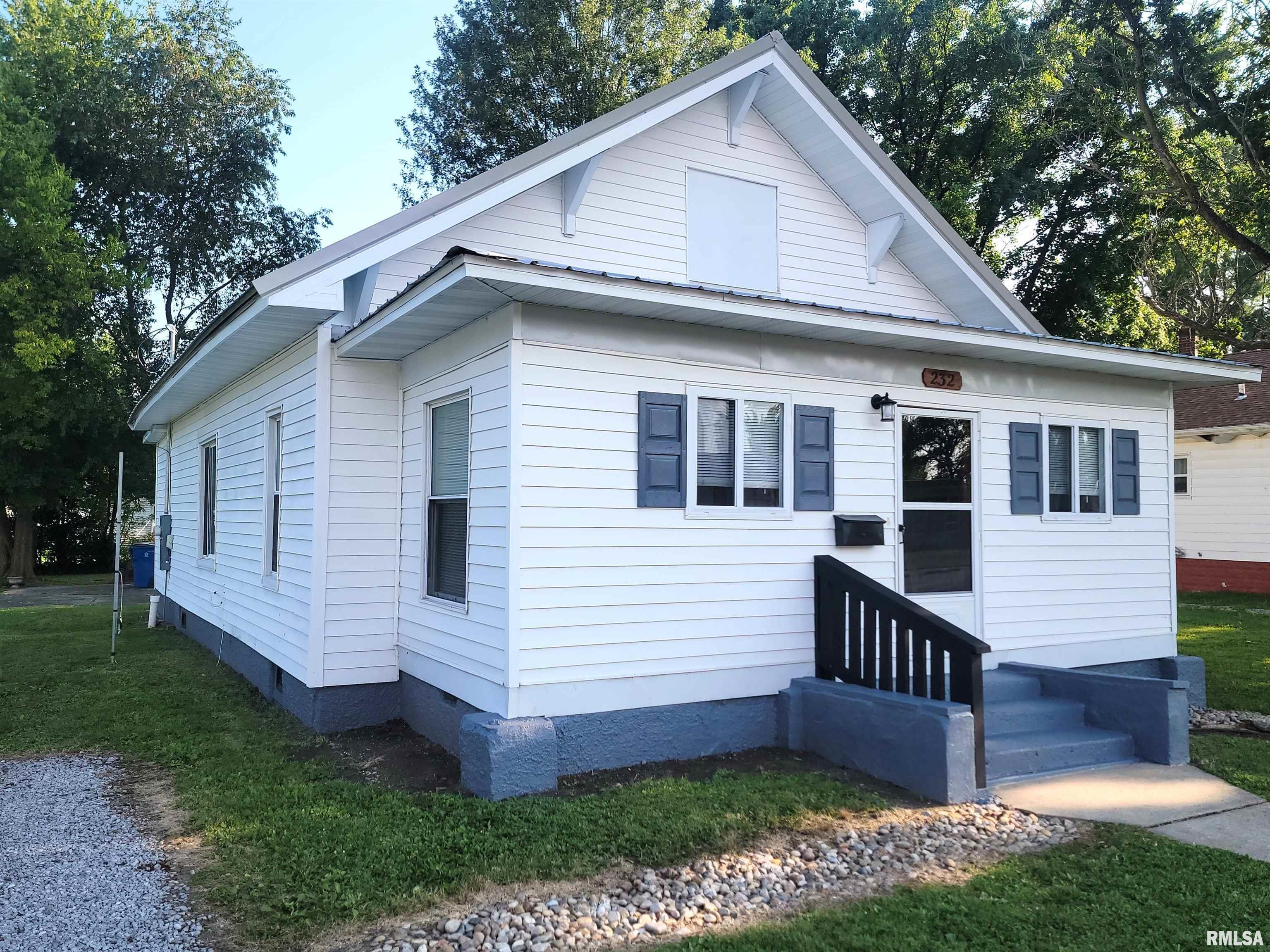 Property Photo: 232 Flora Avenue IL 62839