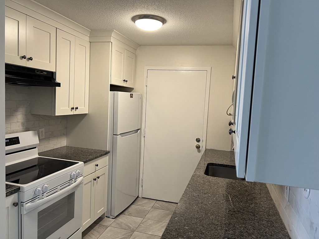 Property Photo:  14 Village Way 14  MA 01760 
