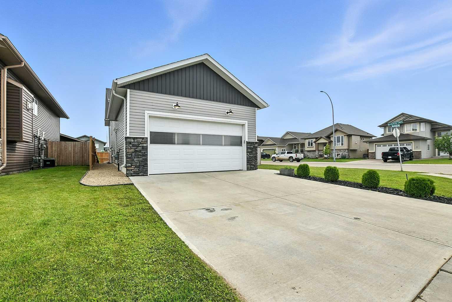 Property Photo: 5 Mackenzie Avenue AB T4L 0A6