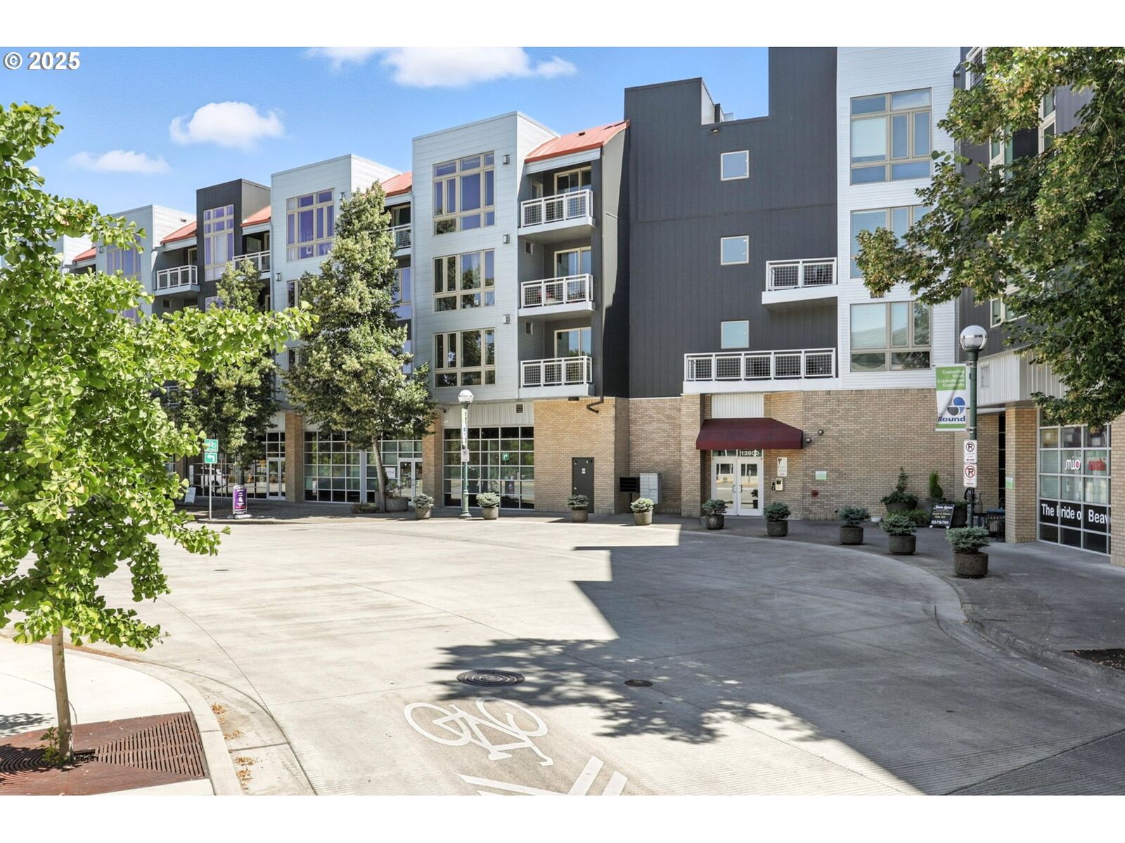 Property Photo:  12600 SW Crescent St 304  OR 97005 