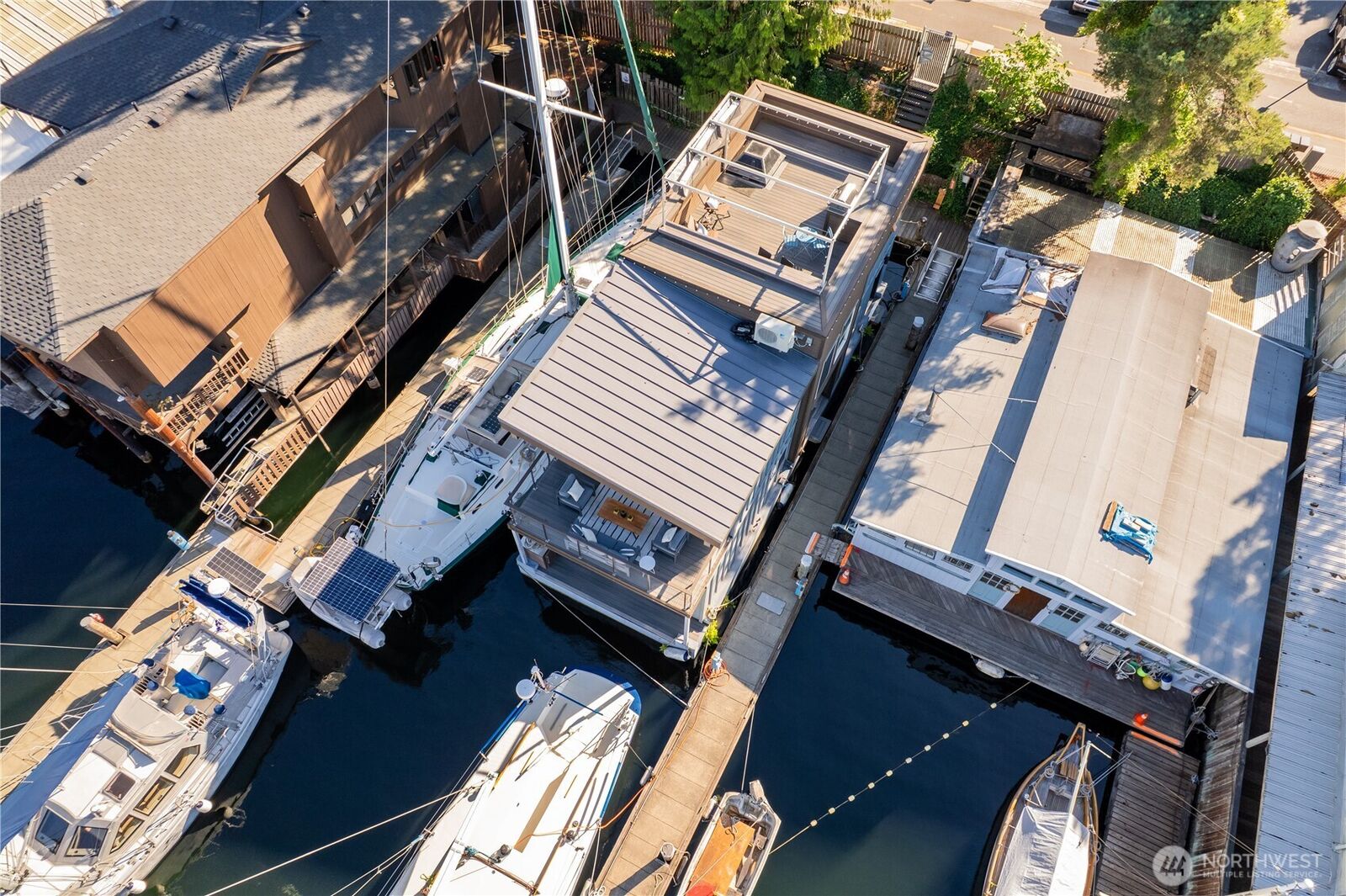 Property Photo:  2542  Westlake Avenue N 5  WA 98109 