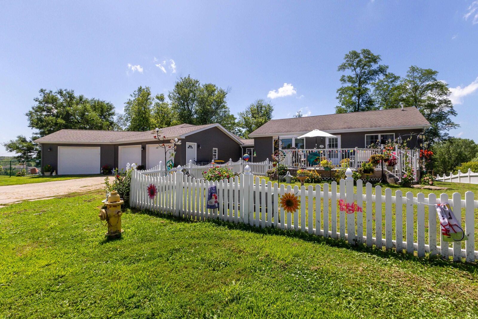 Property Photo: 1 Irvine Court IL 61036