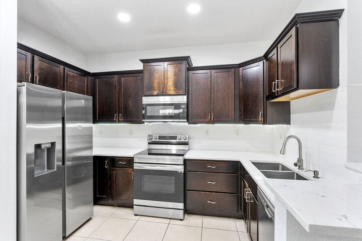 99 SW 7th Court  Pompano Beach FL 33060 photo